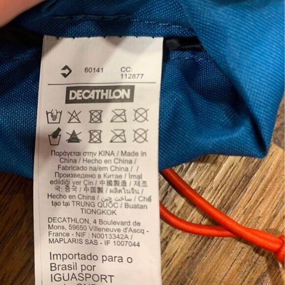 HIKING water carrier. Holds 1 litre. Quechua. Blue with red strap. New!! - Picture 4 of 8